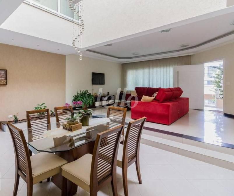 ,SALA 2 AMBIENTES de Casa à venda, sobrado com 340 m², 3 quartos e 5 vagas em Jardim Paraíso - Santo André