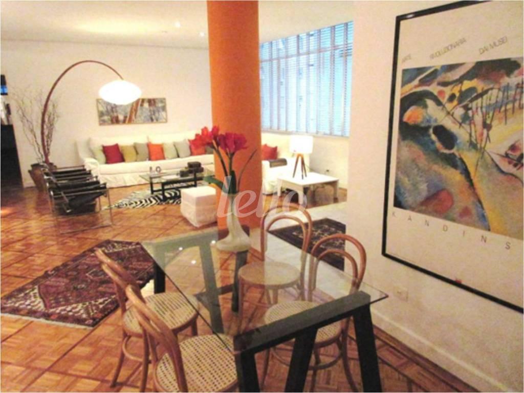 SALA de Apartamento à venda, Padrão com 115 m², 2 quartos e 1 vaga em Jardim Paulista - São Paulo