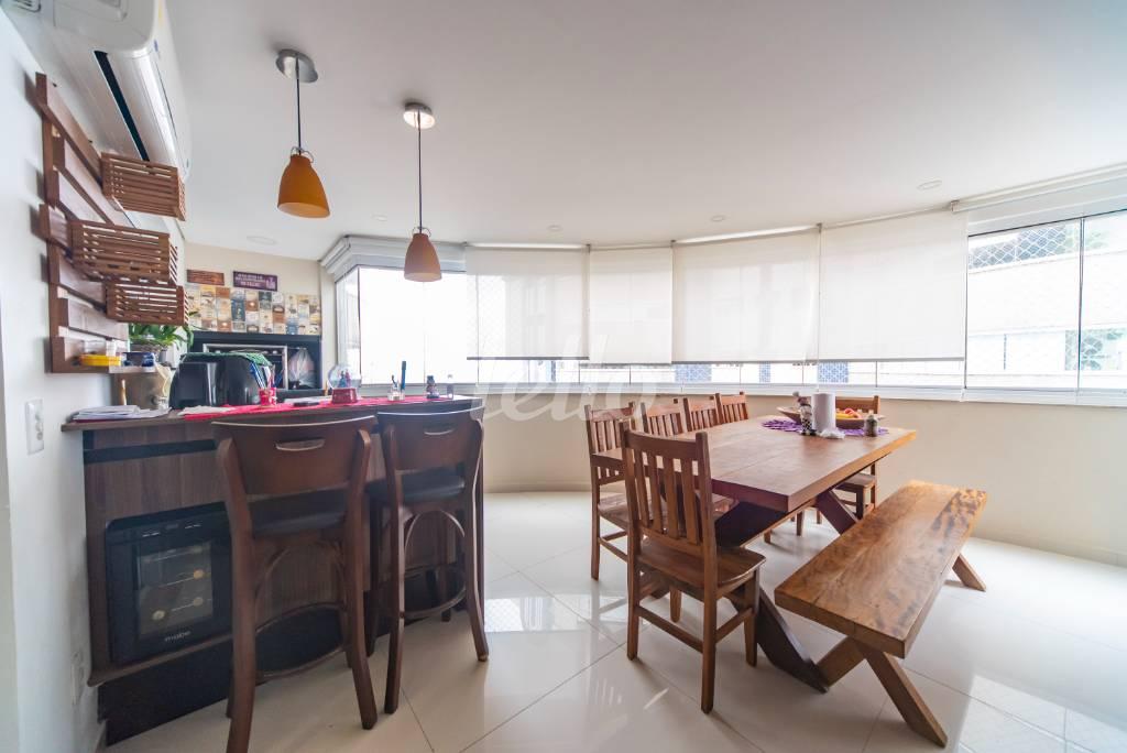 VARANDA GOURMET de Apartamento à venda, Padrão com 126 m², 3 quartos e 3 vagas em Vila Lilica - Santo André