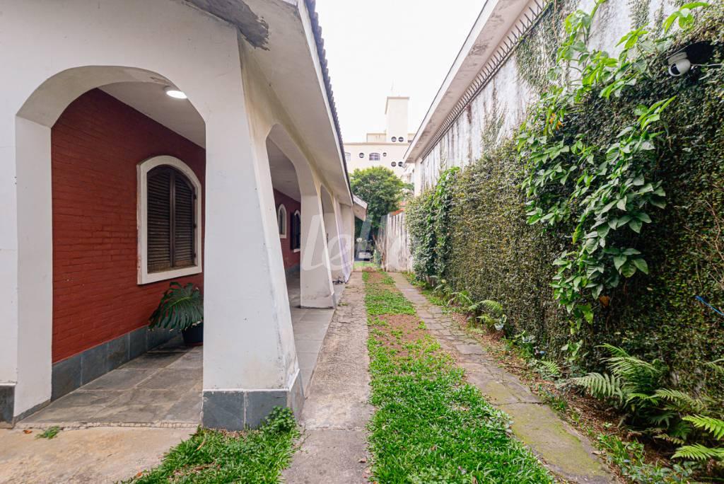 ÁREA EXTERNA de Casa à venda, sobrado com 320 m², 3 quartos e 10 vagas em Vila Santa Clara - São Paulo