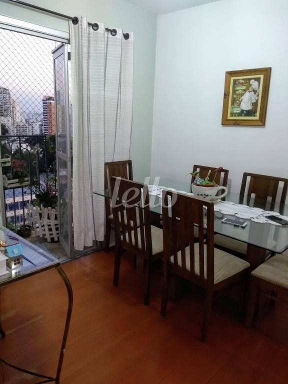 SALA DOIS AMBIENTES de Apartamento à venda, Padrão com 61 m², 3 quartos e 1 vaga em Jardim São Paulo - São Paulo