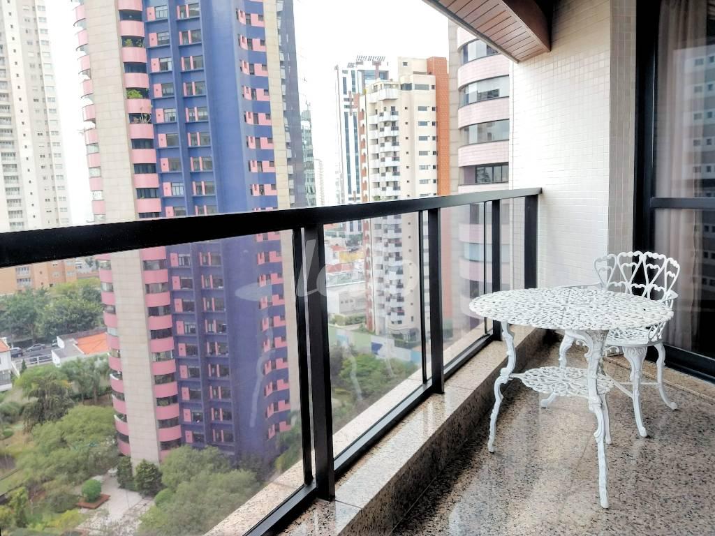 SACADA / SALAS de Apartamento à venda, Padrão com 356 m², 4 quartos e 4 vagas em Vila Analia Franco - São Paulo