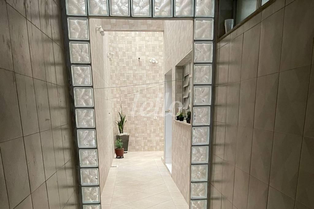 CORREDOR LATERAL de Casa à venda, assobradada com 180 m², 3 quartos e 2 vagas em Vila Sacilotto - São Bernardo do Campo
