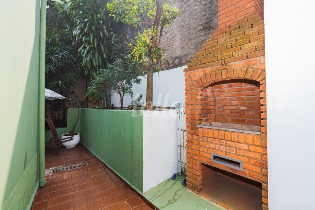 CHURRASQUEIRA de Casa à venda, sobrado com 220 m², 3 quartos e 4 vagas em Vila Madalena - São Paulo