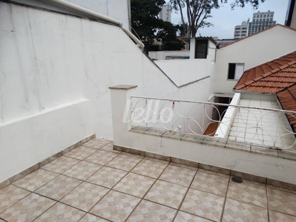 TERRAÇO de Casa para alugar, sobrado com 200 m², e 1 vaga em Vila Gomes Cardim - São Paulo