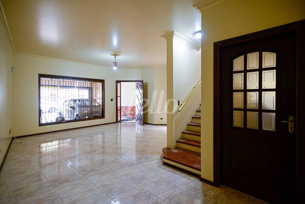 SALA DOIS AMBIENTES de Casa à venda, sobrado com 217 m², 4 quartos e 2 vagas em Vila Isolina Mazzei - São Paulo