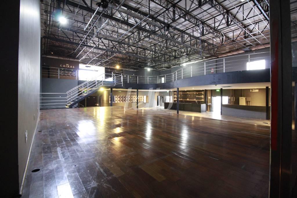 PALCO de Galpão/Armazém para alugar, Padrão com 1637 m², e 10 vagas em Vila Prudente - São Paulo