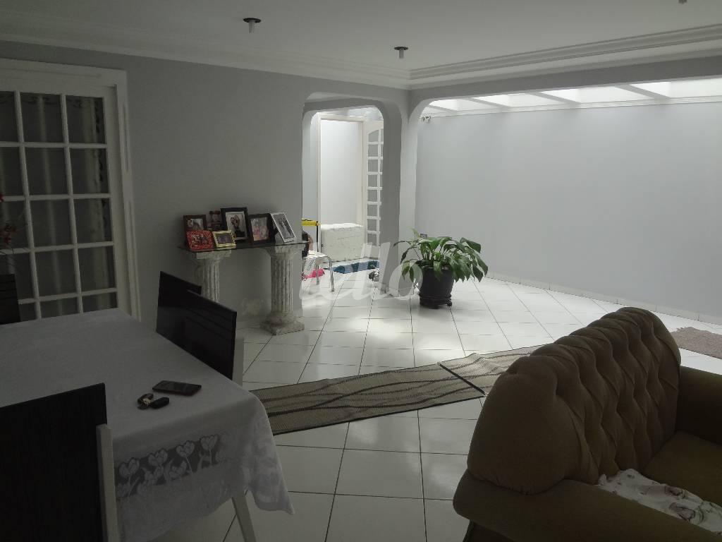 SALA de Casa para alugar, sobrado com 329 m², 4 quartos e 4 vagas em Vila Bertioga - São Paulo