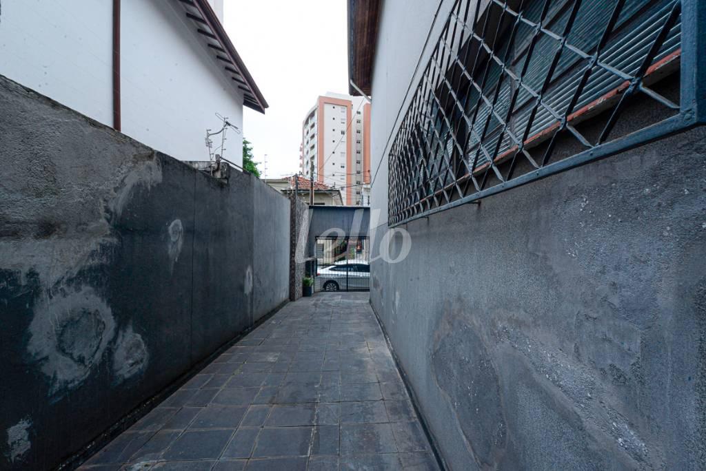 CORREDOR LATERAL de Casa à venda, sobrado com 280 m², 3 quartos e 3 vagas em Vila Mariana - São Paulo