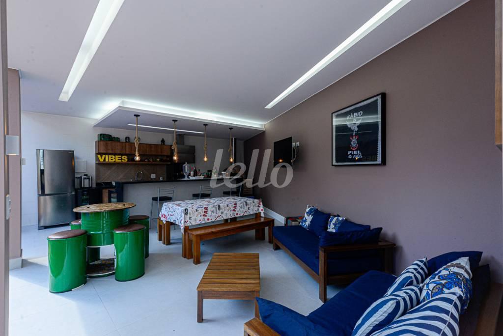VARANDA GOURMET de Casa à venda, assobradada com 700 m², 3 quartos e 10 vagas em Vila Prudente - São Paulo