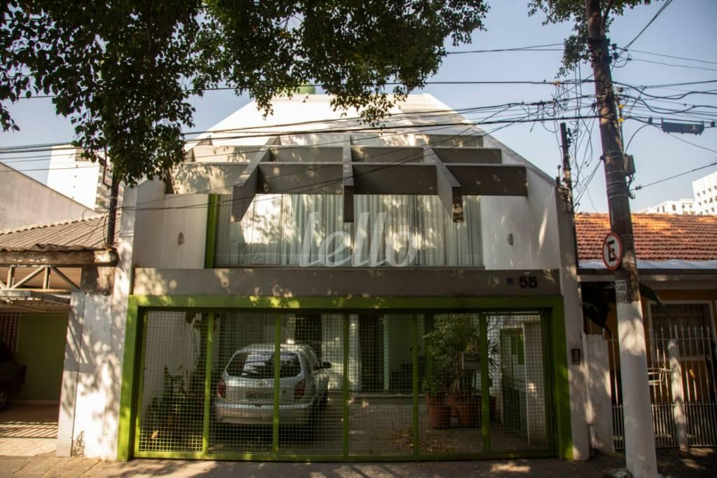 FACHADA de Casa à venda, sobrado com 200 m², e 1 vaga em Indianópolis - São Paulo