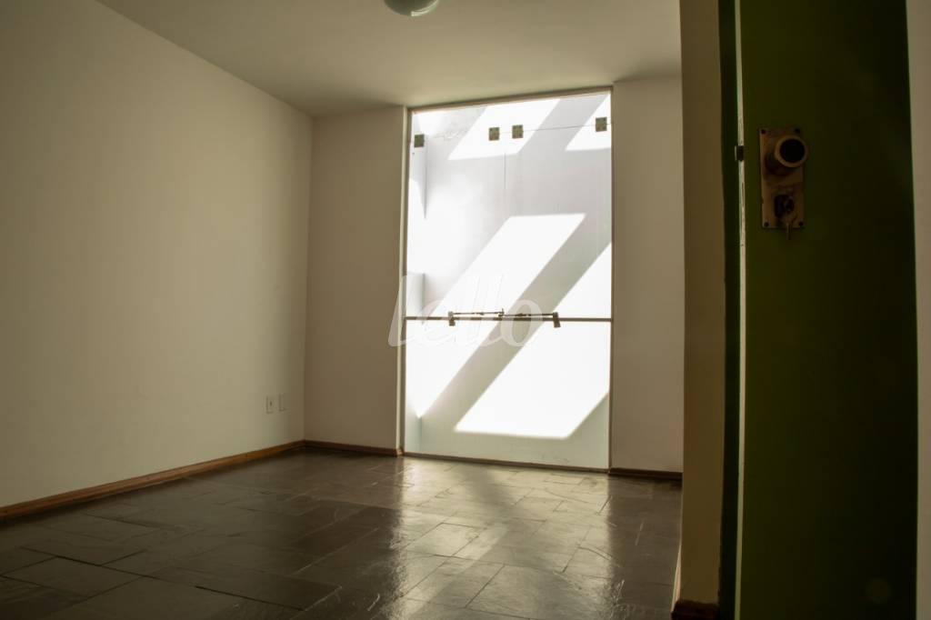 DORMITÓRIO de Casa à venda, sobrado com 200 m², e 1 vaga em Indianópolis - São Paulo