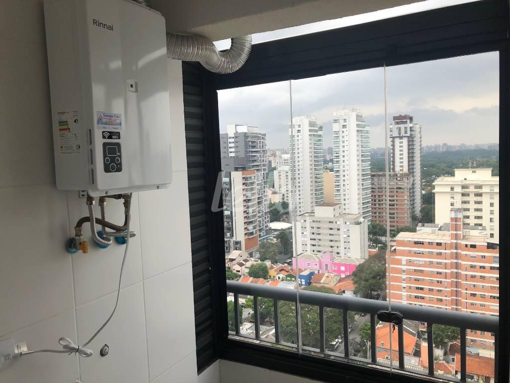ÁREA DE SERVIÇO de Apartamento à venda, Triplex com 215 m², 3 quartos e 2 vagas em Pinheiros - São Paulo