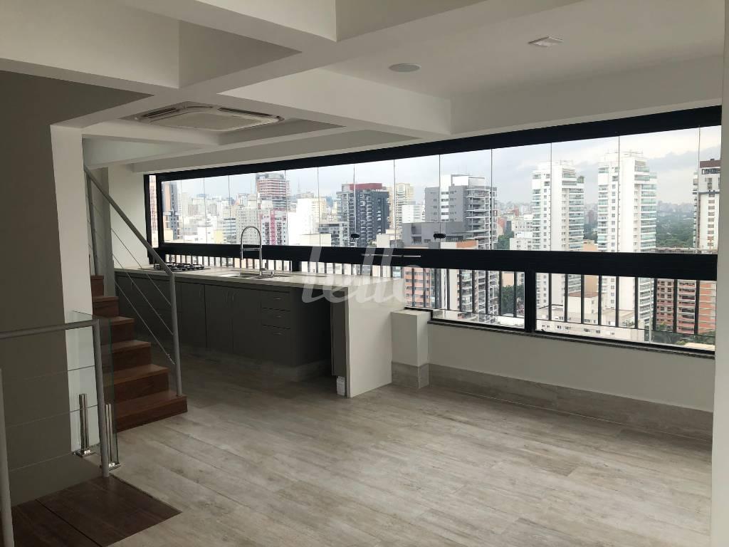 COZINHA de Apartamento à venda, Triplex com 215 m², 3 quartos e 2 vagas em Pinheiros - São Paulo