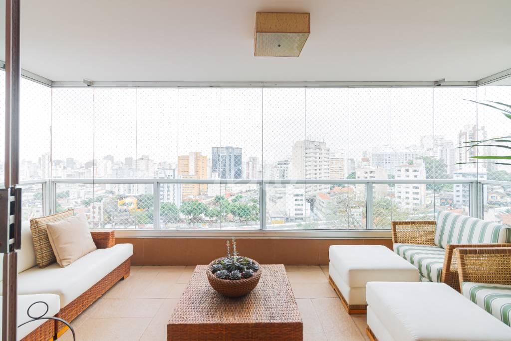 VARANDA DAS SALAS de Apartamento à venda, Padrão com 340 m², 3 quartos e 3 vagas em Bela Vista - São Paulo