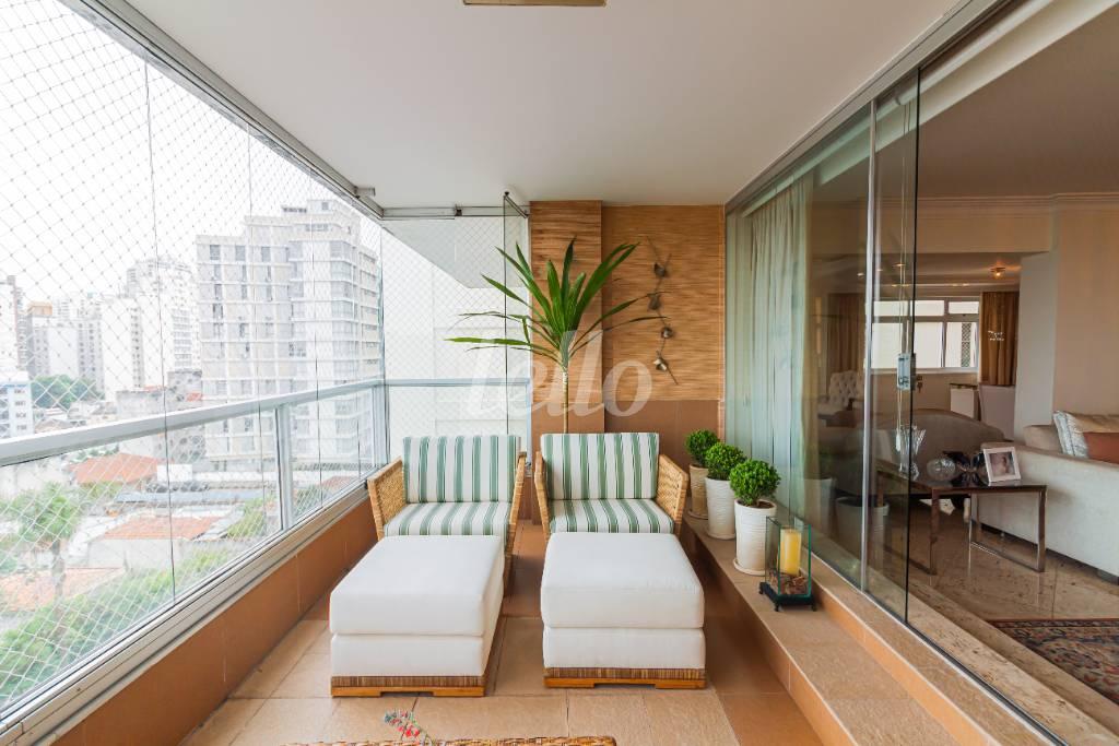 VARANDA DAS SALAS de Apartamento à venda, Padrão com 340 m², 3 quartos e 3 vagas em Bela Vista - São Paulo