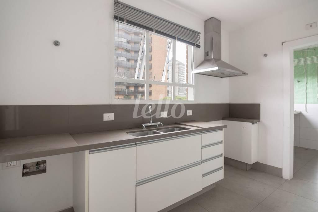 COZINHA de Apartamento à venda, Padrão com 260 m², 4 quartos e 3 vagas em Vila Nova Conceição - São Paulo