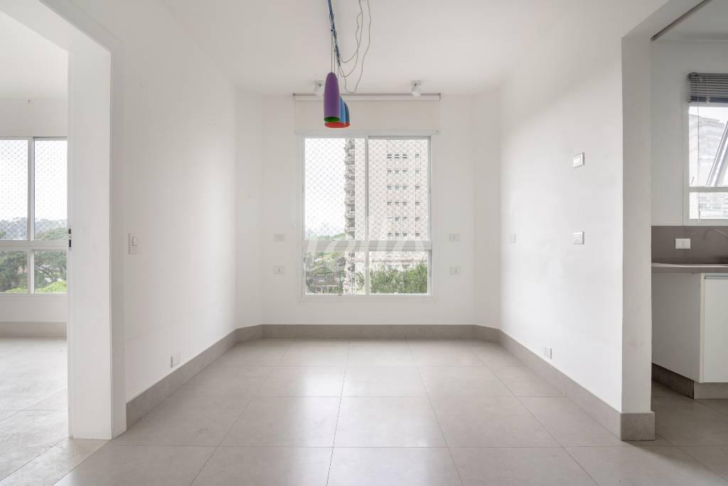 SALA de Apartamento à venda, Padrão com 260 m², 4 quartos e 3 vagas em Vila Nova Conceição - São Paulo
