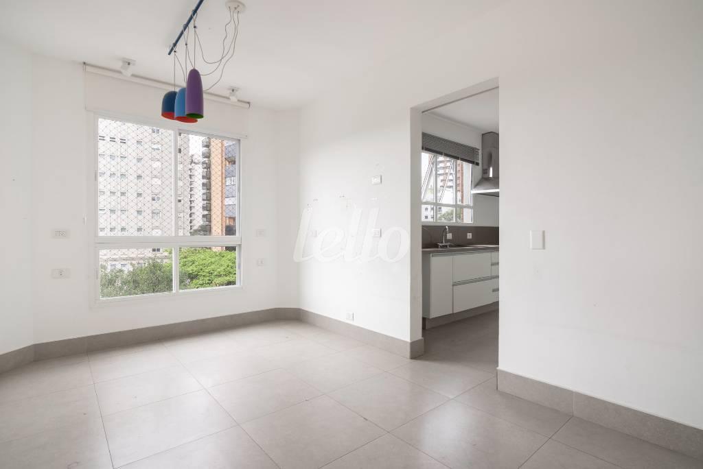 SALA de Apartamento à venda, Padrão com 260 m², 4 quartos e 3 vagas em Vila Nova Conceição - São Paulo