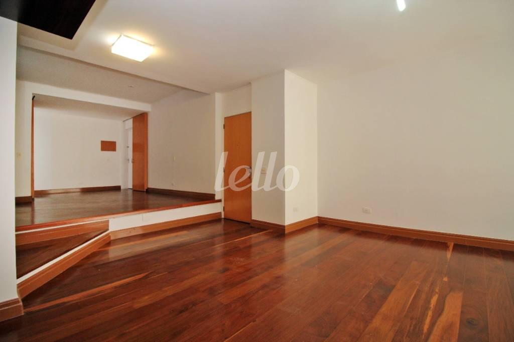 HALL ENTRADA de Apartamento à venda, Padrão com 127 m², 3 quartos e 2 vagas em Indianópolis - São Paulo