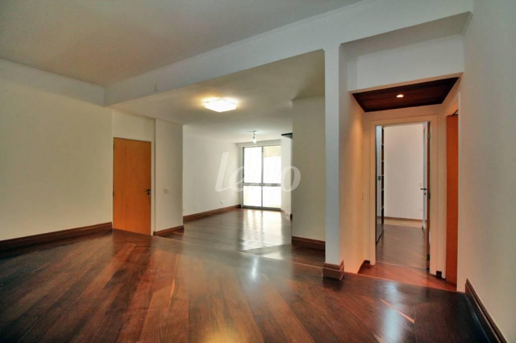 SALA ESTAR de Apartamento à venda, Padrão com 127 m², 3 quartos e 2 vagas em Indianópolis - São Paulo