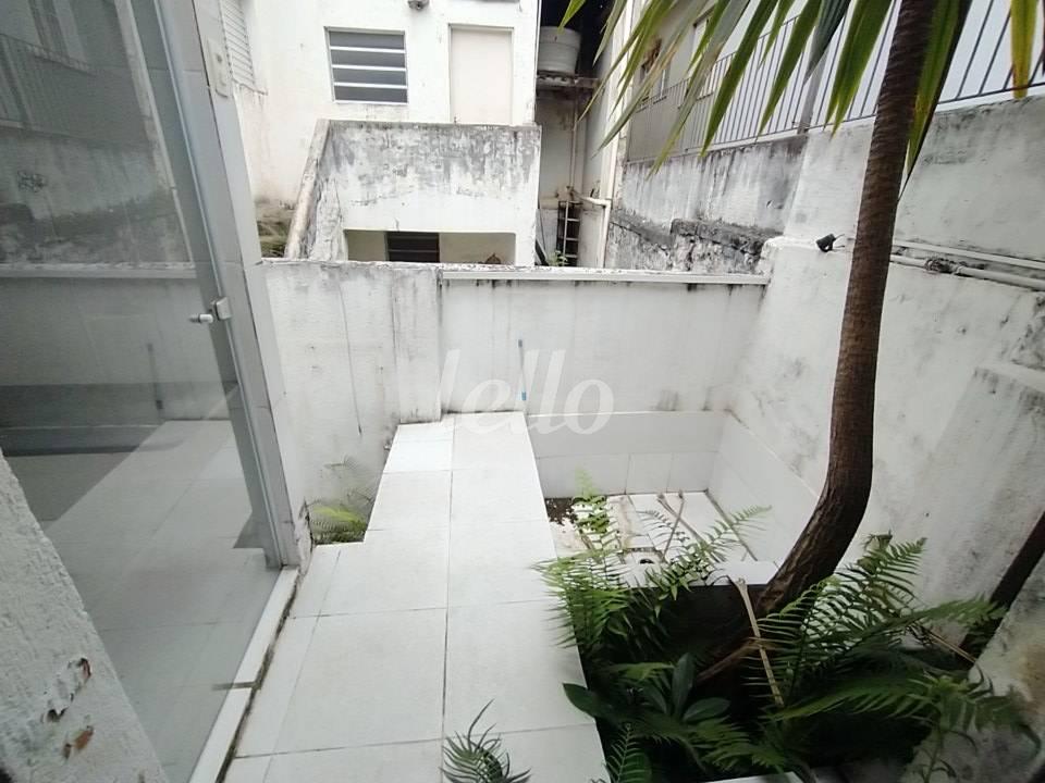 FUNDOS de Salão para alugar, Padrão com 100 m², e em Carandiru - São Paulo