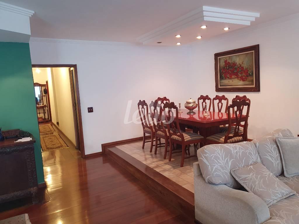 SALA 2 AMBIENTES de Casa à venda, térrea com 350 m², 3 quartos e 4 vagas em Centro - Santo André