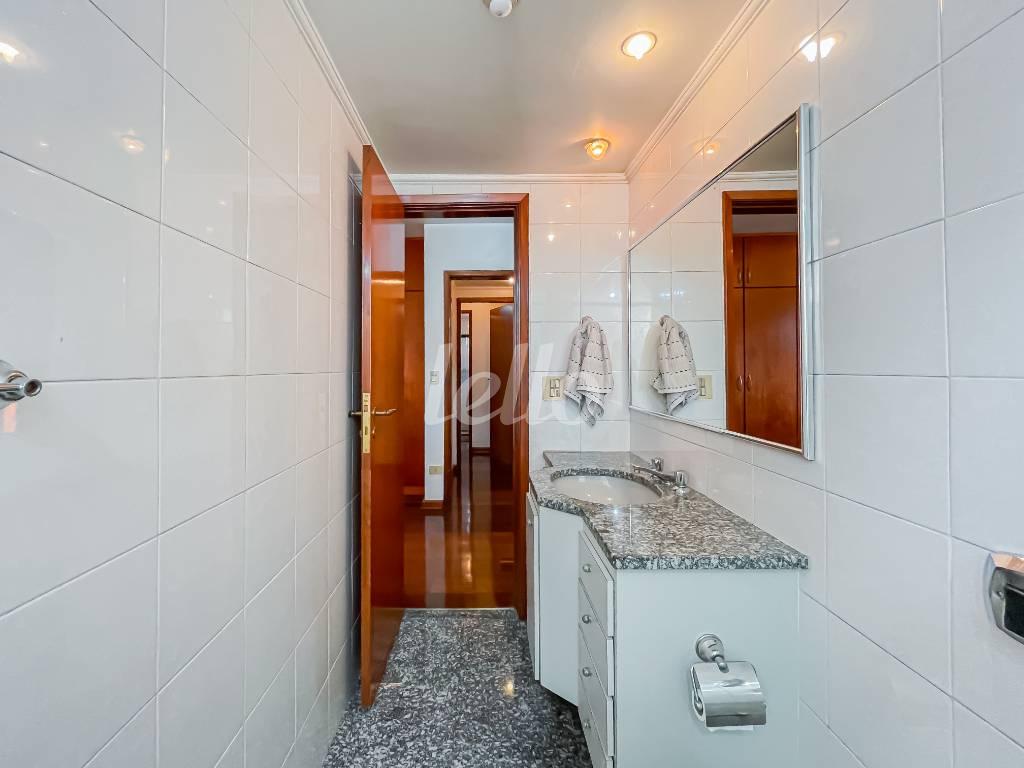 BANHEIRO SUÍTE 2 de Apartamento à venda, Padrão com 170 m², 3 quartos e 3 vagas em Aclimação - São Paulo