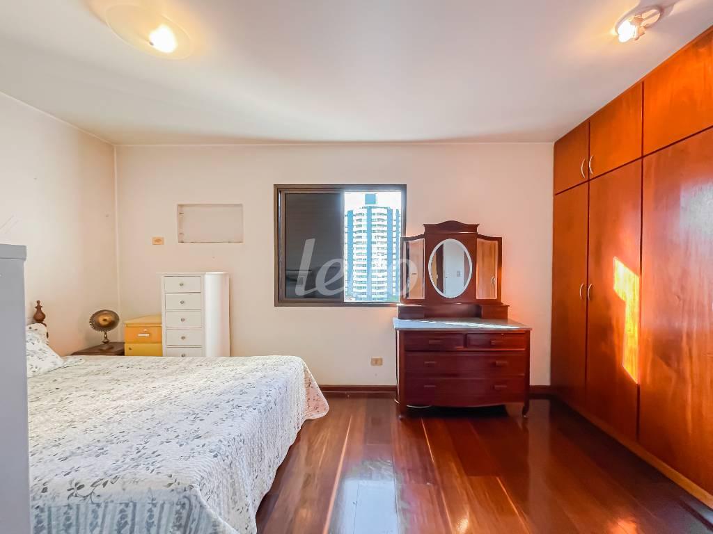SUÍTE 2 de Apartamento à venda, Padrão com 170 m², 3 quartos e 3 vagas em Aclimação - São Paulo