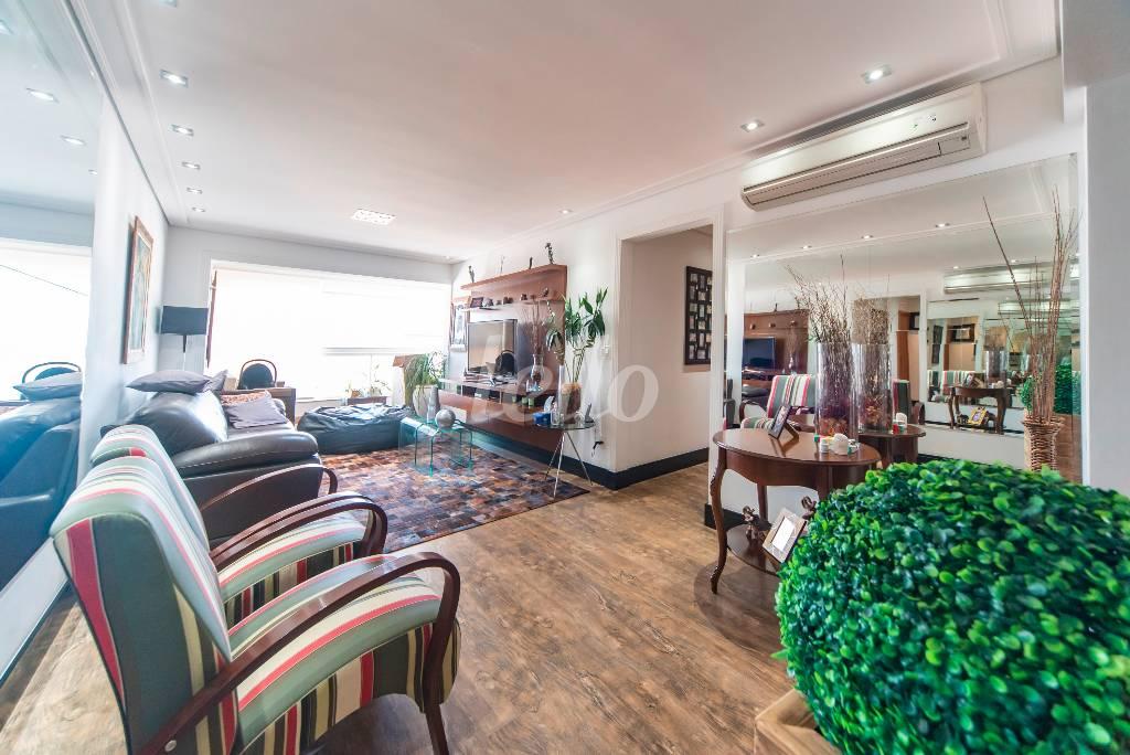 SALA DOIS AMBIENTES de Apartamento à venda, cobertura - Padrão com 190 m², 3 quartos e 5 vagas em Nova Gerty - São Caetano do Sul