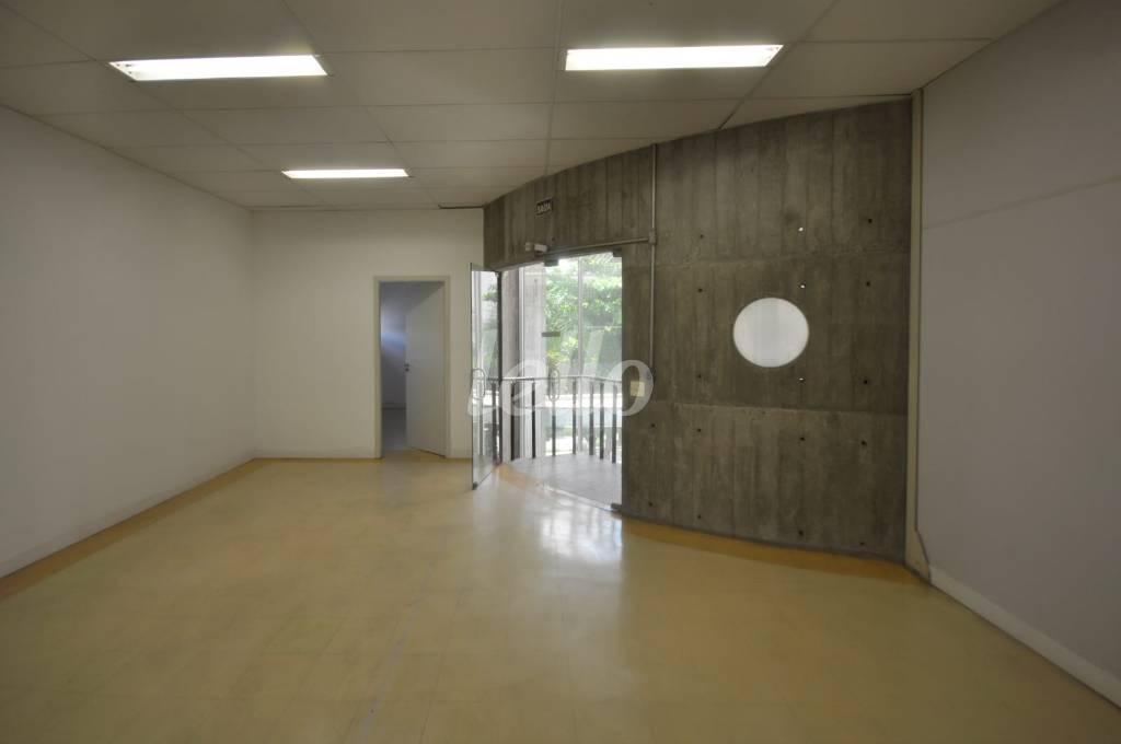 HALL de Prédio Comercial para alugar, Monousuário com 1673 m², e 16 vagas em Água Branca - São Paulo
