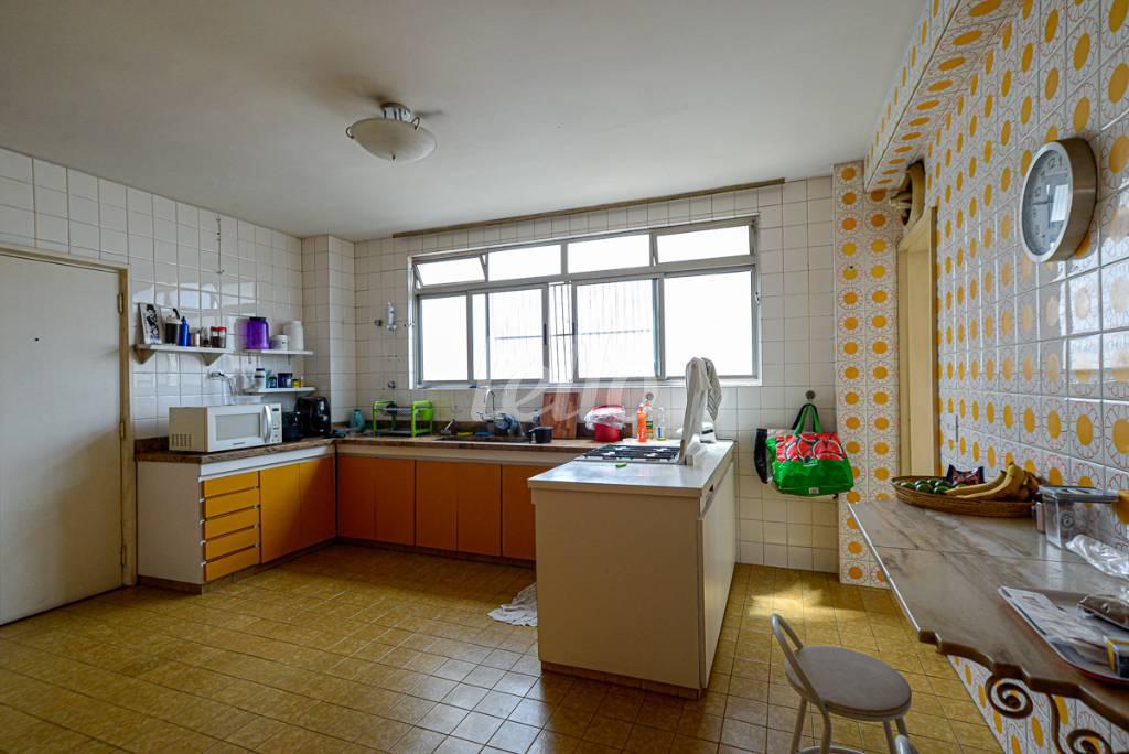 COZINHA de Apartamento à venda, Padrão com 240 m², 3 quartos e 2 vagas em Jardim Paulista - São Paulo
