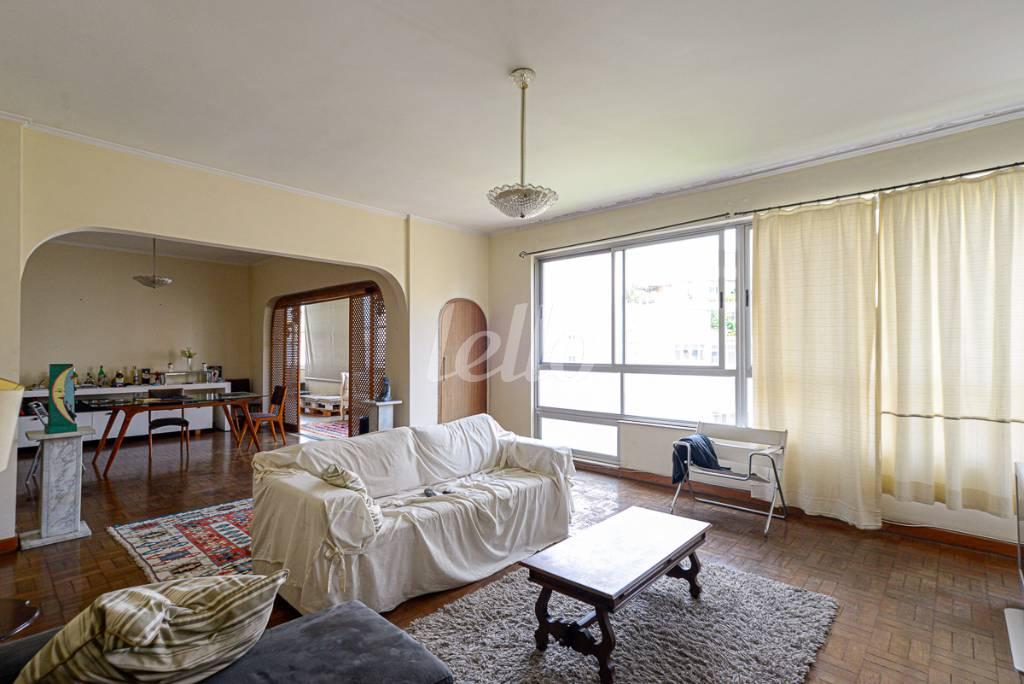 SALA DOIS AMBIENTES de Apartamento à venda, Padrão com 240 m², 3 quartos e 2 vagas em Jardim Paulista - São Paulo