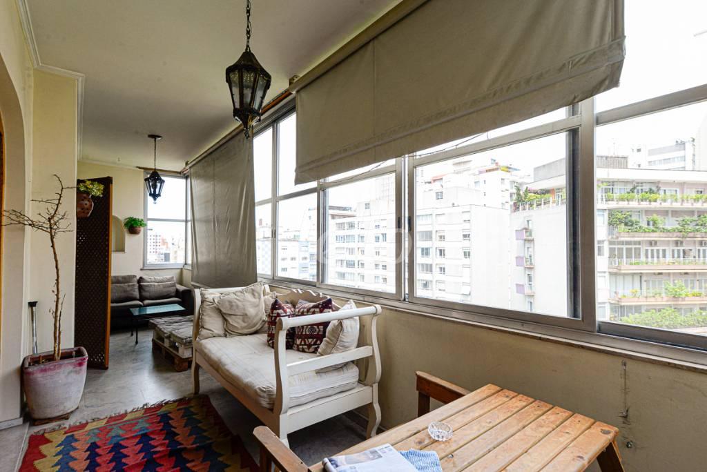 VARANDA DA SALA de Apartamento à venda, Padrão com 240 m², 3 quartos e 2 vagas em Jardim Paulista - São Paulo