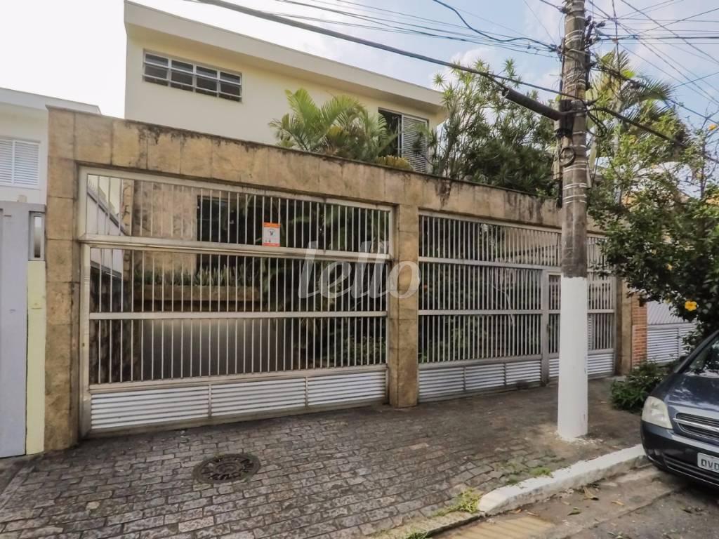 FACHADA de Casa à venda, sobrado com 388 m², 4 quartos e 4 vagas em Bosque da Saúde - São Paulo