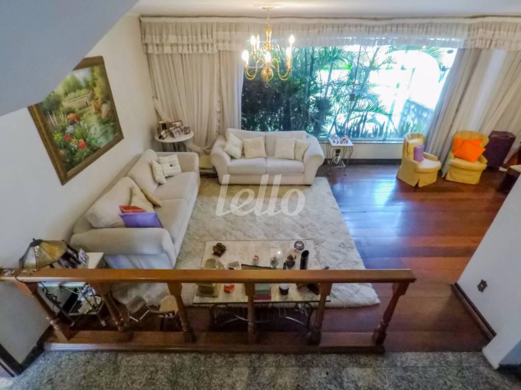 LIVING de Casa à venda, sobrado com 388 m², 4 quartos e 4 vagas em Bosque da Saúde - São Paulo