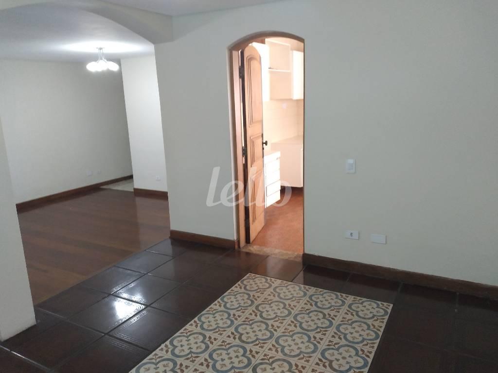 SALA de Casa à venda, sobrado com 280 m², 4 quartos e 3 vagas em Jardim Avelino - São Paulo