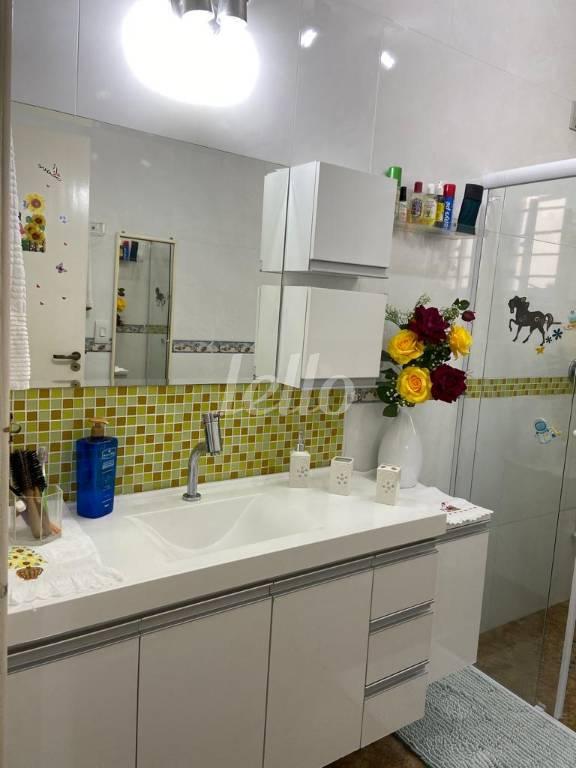 BANHEIRO INFERIOR de Casa à venda, sobrado com 350 m², 4 quartos e 4 vagas em Vila Independência - São Paulo