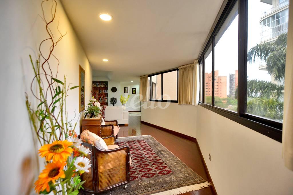 VARANDA DO HALL de Apartamento à venda, Padrão com 275 m², 4 quartos e 4 vagas em Indianópolis - São Paulo