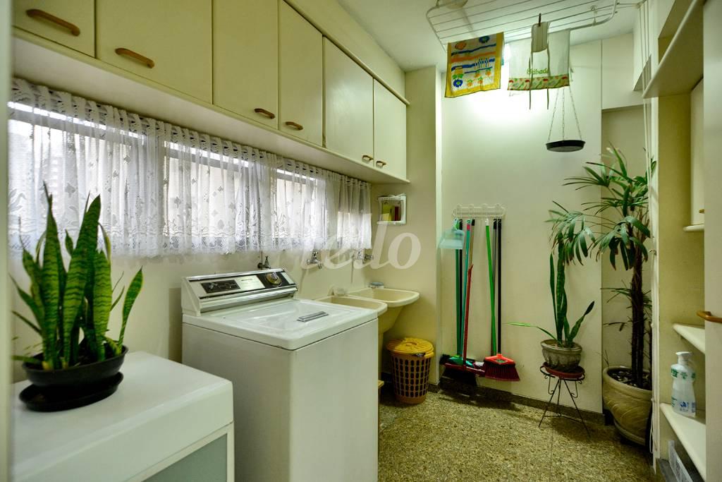 ÁREA DE SERVIÇO de Apartamento à venda, Padrão com 275 m², 4 quartos e 4 vagas em Indianópolis - São Paulo