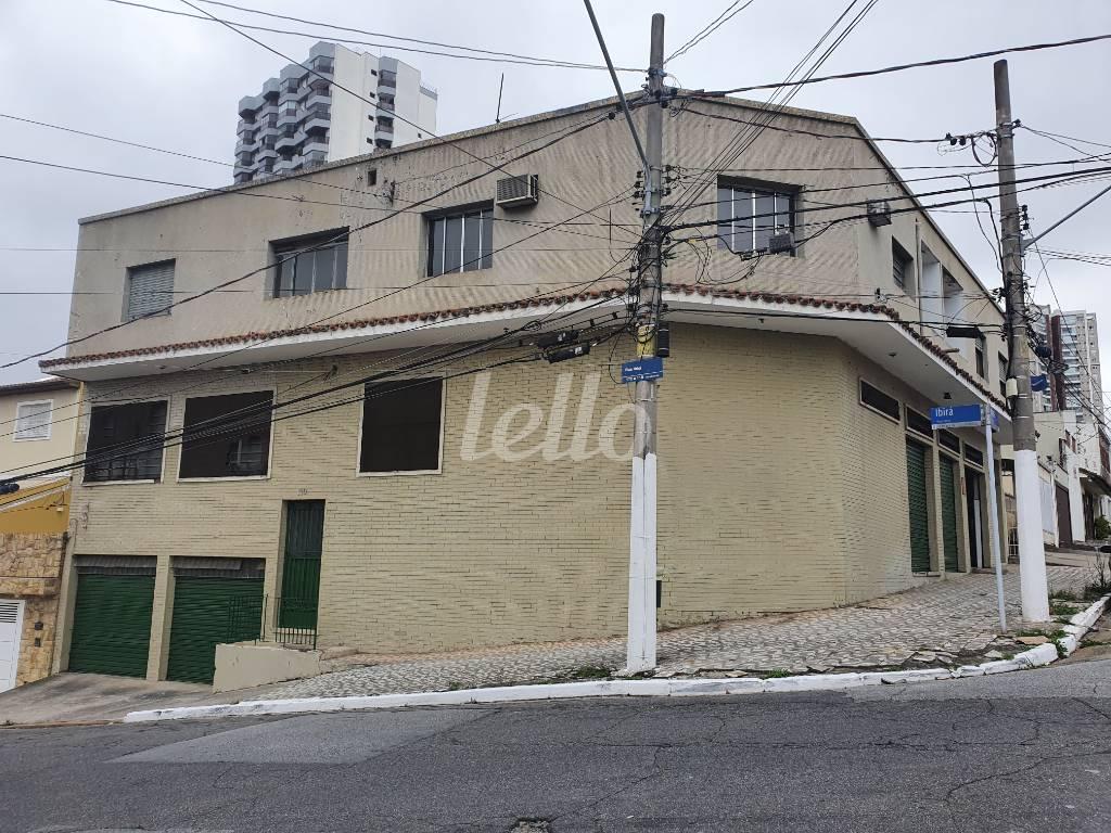 FACHADA de Prédio Comercial à venda, Multiusuário com 755 m², e 2 vagas em Vila Bertioga - São Paulo