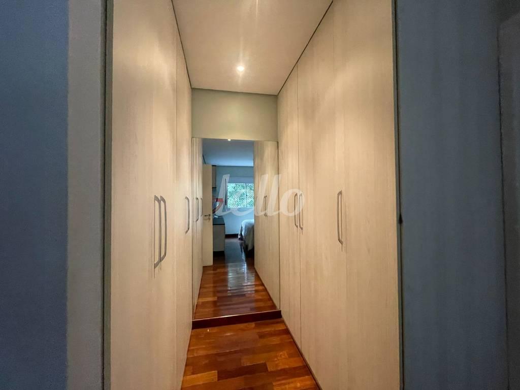 CLOSET de Apartamento à venda, Padrão com 127 m², 3 quartos e 2 vagas em Vila Independência - São Paulo