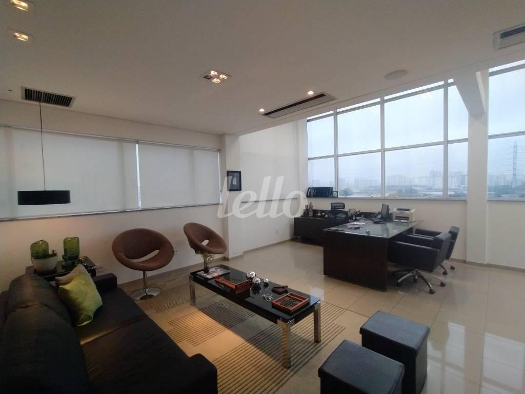 SALA DIRETORIA 3° ANDAR de Prédio Comercial para alugar, Monousuário com 1107 m², e 25 vagas em Vila Carbone - São Paulo