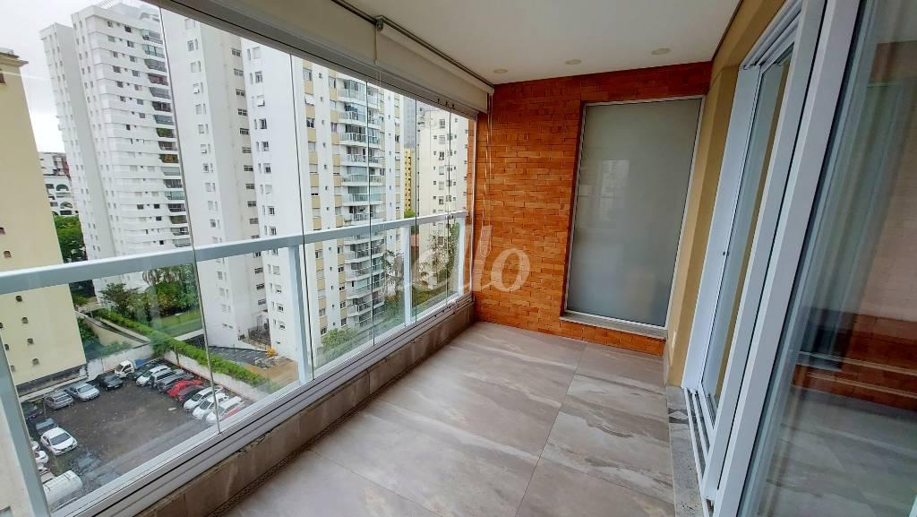 VARANDA de Apartamento à venda, Padrão com 48 m², 1 quarto e 2 vagas em Jardins - São Paulo