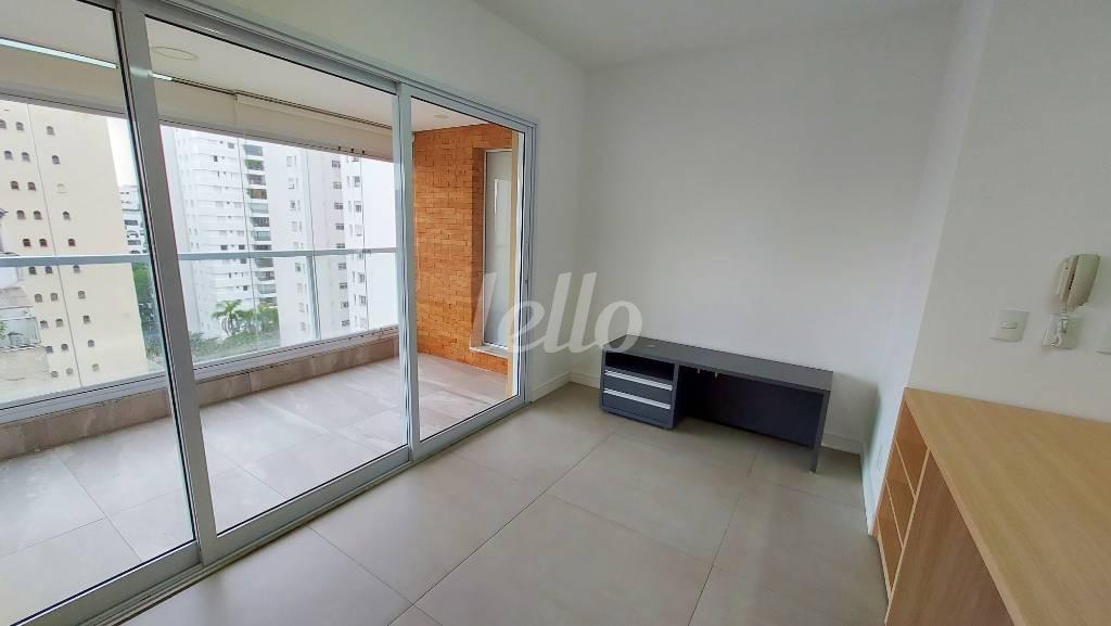 SALA de Apartamento à venda, Padrão com 48 m², 1 quarto e 2 vagas em Jardins - São Paulo