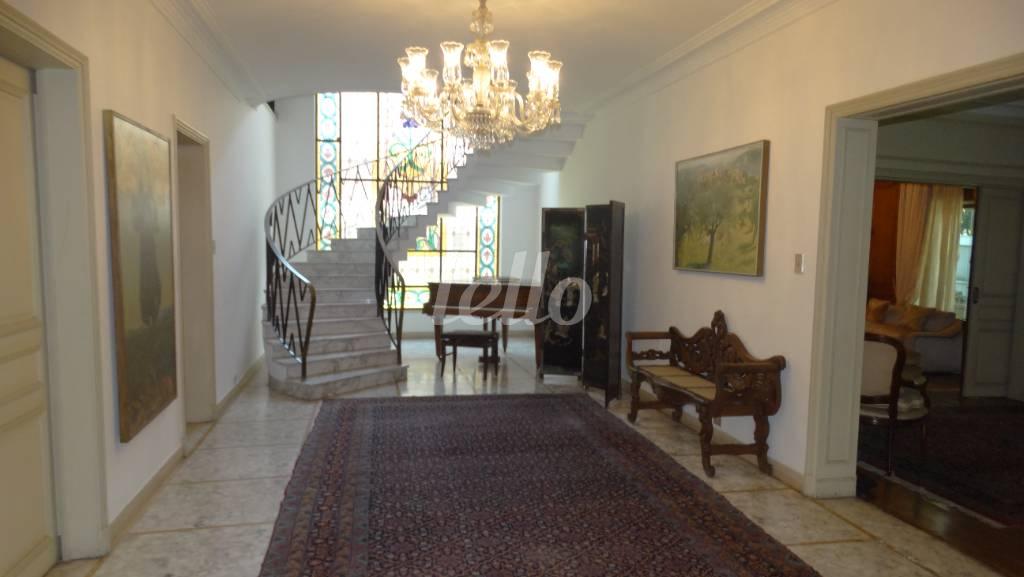 ENTRADA de Casa para alugar, sobrado com 450 m², 7 quartos e 8 vagas em Jardim Luzitânia - São Paulo