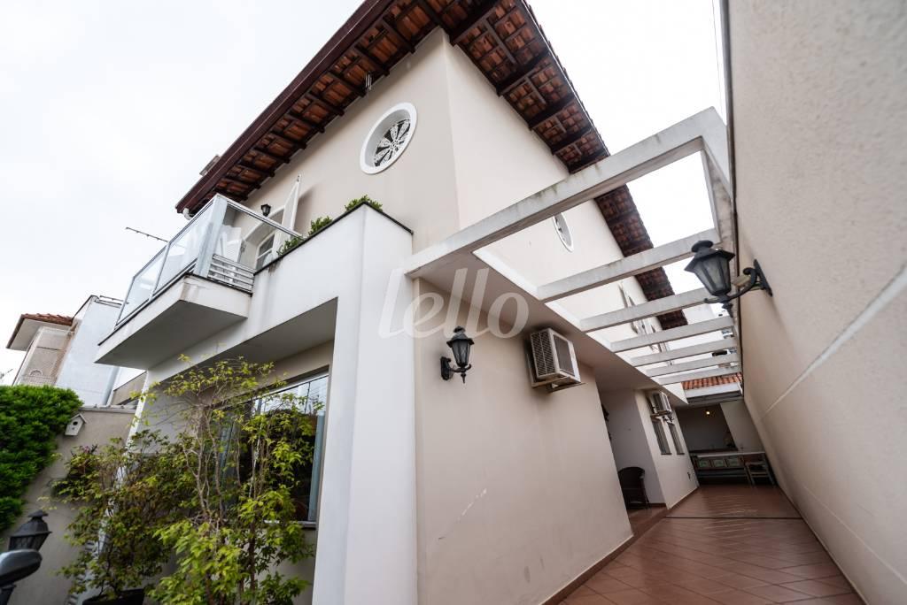 FACHADA de Casa à venda, sobrado com 220 m², 3 quartos e 4 vagas em Mooca - São Paulo