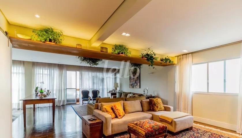 LIVING de Apartamento à venda, Padrão com 205 m², 3 quartos e 2 vagas em Higienópolis - São Paulo