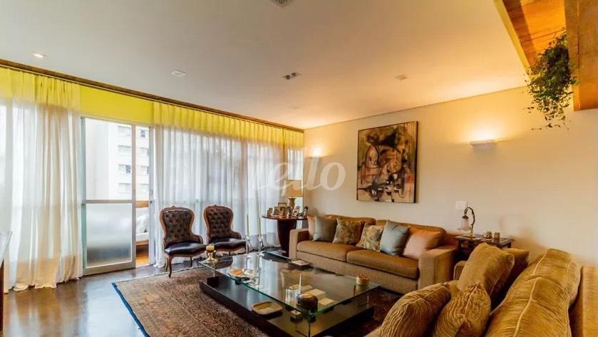LIVING de Apartamento à venda, Padrão com 205 m², 3 quartos e 2 vagas em Higienópolis - São Paulo