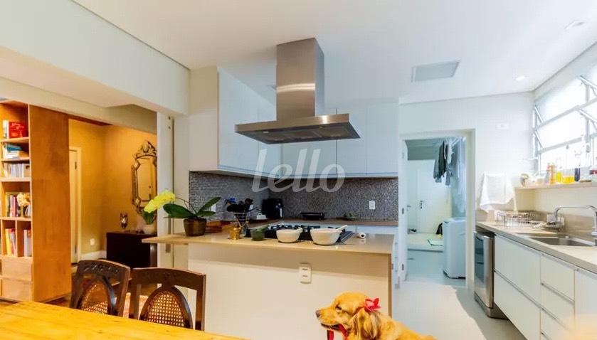 COZINHA de Apartamento à venda, Padrão com 205 m², 3 quartos e 2 vagas em Higienópolis - São Paulo